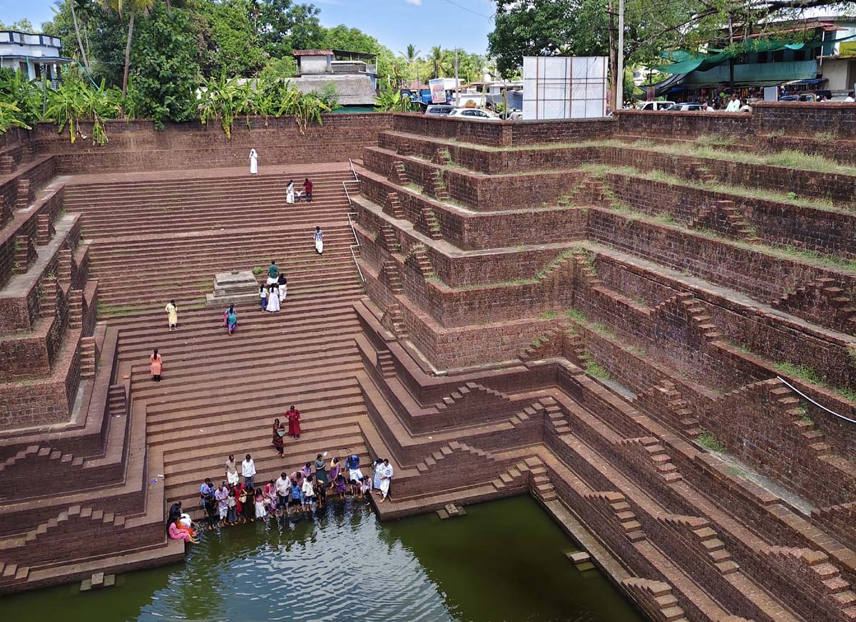 Kerala temple pond — ക്ഷേത്രക്കുളം, പെരളശ്ശേരി ക്ഷേത്രം