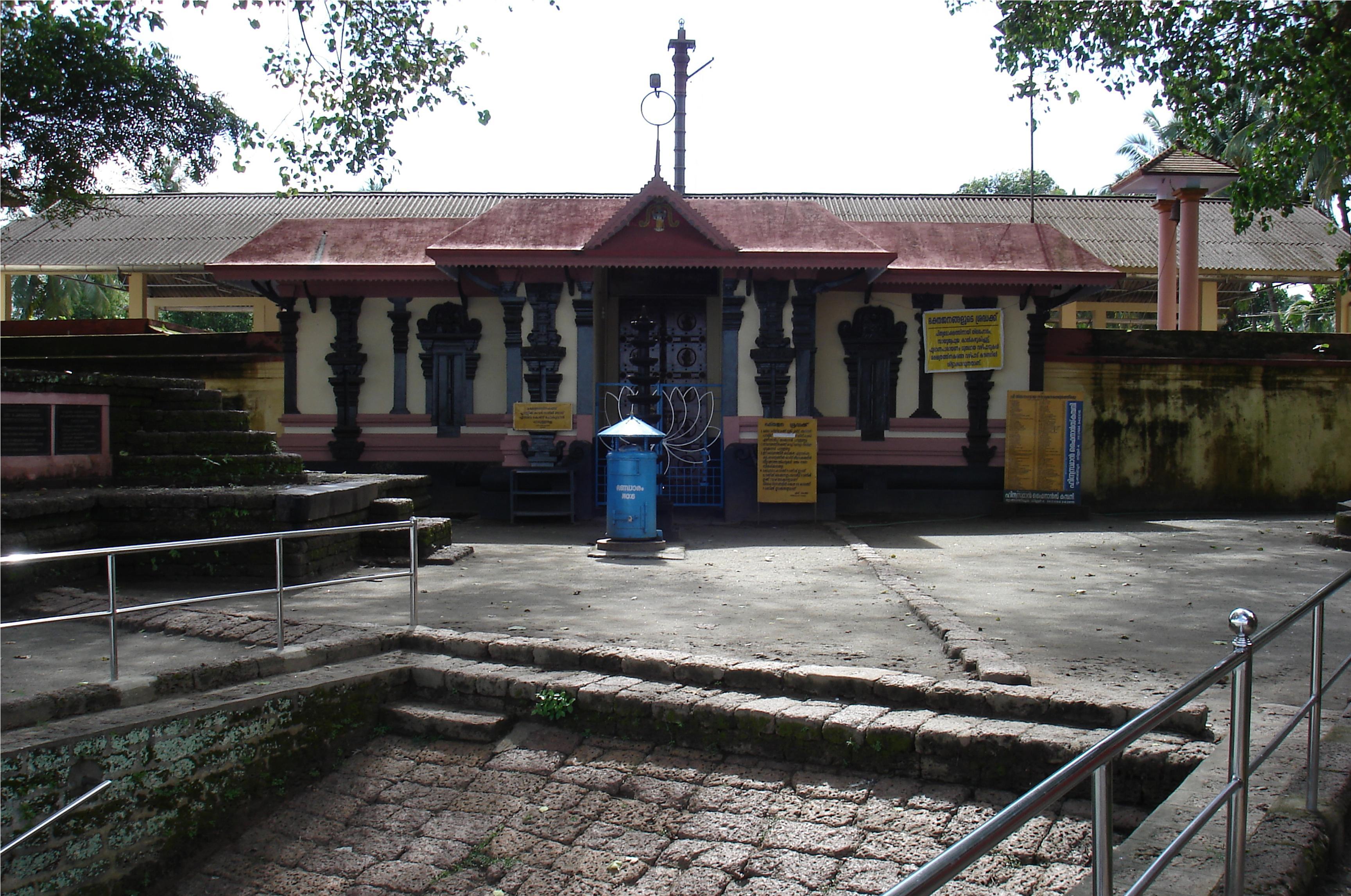 Thirunavaya Navamukunda Temple on the banks of the Bharatappuzha river in Malappuram Kerala — one of the 108 Divya Desams and Kerala's most sacred Pitrukarma site